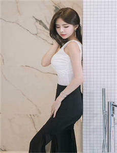 又粗又壮巨龙挤进美妇